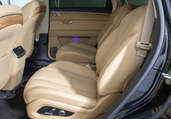 Подержанный автомобиль AITO M7 2023 года (9 фото)