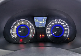 Подержанный автомобиль Hyundai Solaris Sedan 2012 года (13 фото)