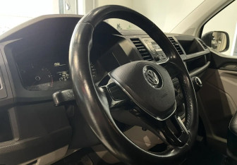 Подержанный автомобиль Volkswagen Caravelle 2019 года (13 фото)