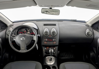 Подержанный автомобиль Nissan Qashqai 2012 года (14 фото)
