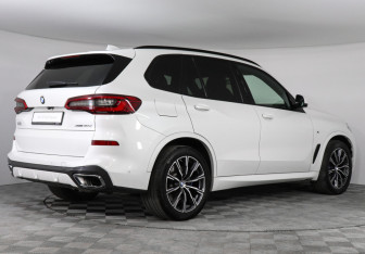 Подержанный автомобиль BMW X5 2019 года (2 фото)