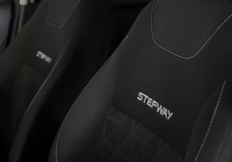 Подержанный автомобиль Renault Sandero 2017 года (11 фото)