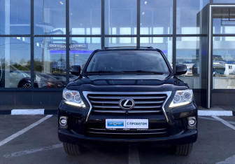 Подержанный автомобиль Lexus LX 2014 года (2 фото)