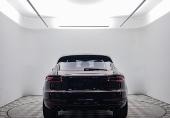 Подержанный автомобиль Porsche Macan 2018 года (6 фото)