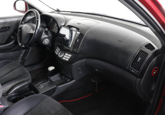 Подержанный автомобиль Hyundai Elantra Sedan 2006 года (6 фото)