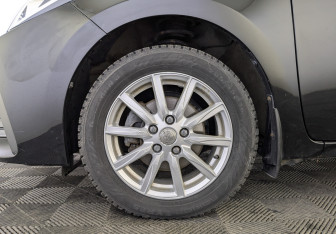 Подержанный автомобиль Toyota Corolla Sedan 2018 года (12 фото)