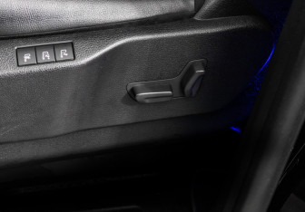 Подержанный автомобиль Peugeot Traveller 2018 года (24 фото)