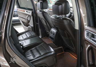 Подержанный автомобиль Volkswagen Touareg 2011 года (12 фото)