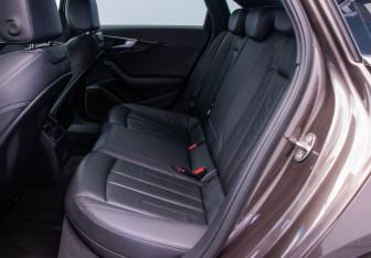 Подержанный автомобиль Audi A4 Sedan 2016 года (11 фото)