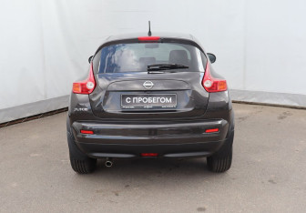 Подержанный автомобиль Nissan Juke 2011 года (5 фото)