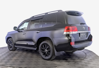 Подержанный автомобиль Toyota Land Cruiser Suv 2019 года (7 фото)