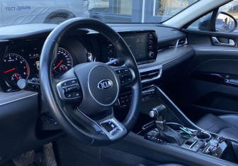 Подержанный автомобиль Kia K5 2020 года (15 фото)