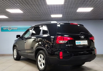 Подержанный автомобиль Kia Sorento 2017 года (7 фото)