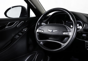 Подержанный автомобиль Genesis G80 2022 года (13 фото)