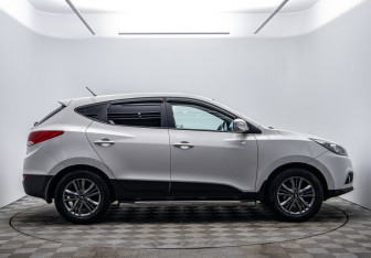 Подержанный автомобиль Hyundai ix35 2014 года (4 фото)