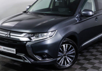 Подержанный автомобиль Mitsubishi Outlander 2019 года (23 фото)
