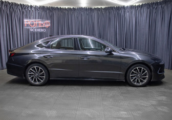 Подержанный автомобиль Hyundai Sonata 2021 года (4 фото)
