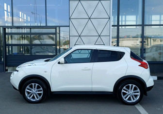 Подержанный автомобиль Nissan Juke 2011 года (8 фото)