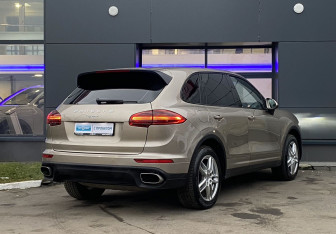 Подержанный автомобиль Porsche Cayenne 2015 года (5 фото)