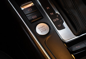 Подержанный автомобиль Audi Q5 2015 года (19 фото)