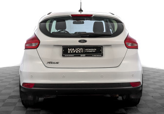 Подержанный автомобиль Ford Focus Hatchback 2016 года (6 фото)
