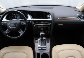 Подержанный автомобиль Audi A4 Sedan 2015 года (13 фото)