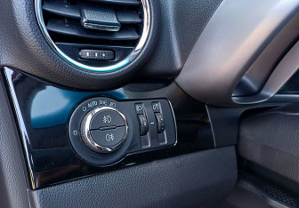 Подержанный автомобиль Chevrolet Orlando 2014 года (17 фото)