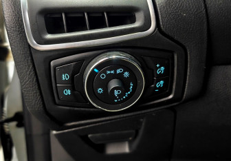 Подержанный автомобиль Ford Focus Sedan 2013 года (15 фото)