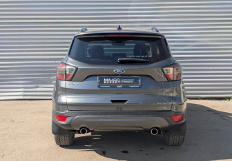 Подержанный автомобиль Ford Kuga 2017 года (6 фото)