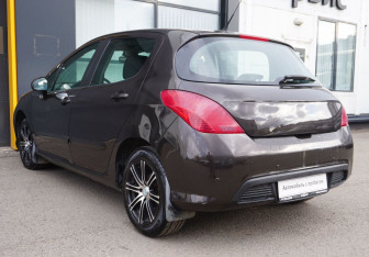 Подержанный автомобиль Peugeot 308 Hatchback 2012 года (7 фото)
