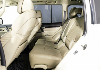 Подержанный автомобиль Mitsubishi Pajero 2020 года (12 фото)