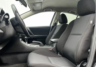 Подержанный автомобиль Mazda 3 Sedan 2011 года (10 фото)