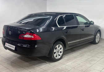 Подержанный автомобиль Skoda Superb Liftback 2011 года (6 фото)