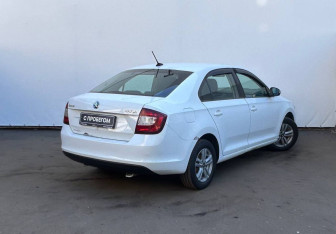 Подержанный автомобиль Skoda Rapid Liftback 2018 года (8 фото)
