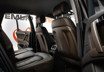 Подержанный автомобиль Audi Q7 2013 года (31 фото)