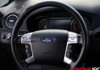 Подержанный автомобиль Ford S-MAX 2011 года (13 фото)