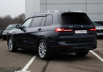 Подержанный автомобиль BMW X7 2020 года (7 фото)