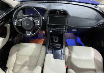 Подержанный автомобиль Jaguar F-Pace 2019 года (9 фото)