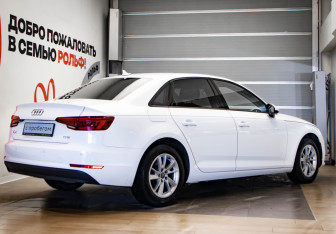 Подержанный автомобиль Audi A4 Sedan 2018 года (4 фото)