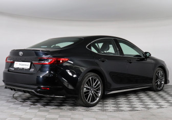 Подержанный автомобиль Toyota Camry Sedan 2025 года (5 фото)