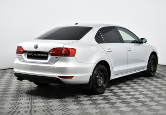 Подержанный автомобиль Volkswagen Jetta Sedan 2012 года (3 фото)