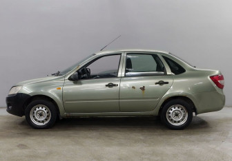 Подержанный автомобиль LADA (ВАЗ) Granta Sedan 2013 года (8 фото)