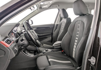 Подержанный автомобиль BMW X1 2017 года (20 фото)