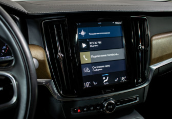 Подержанный автомобиль Volvo S90 2019 года (15 фото)