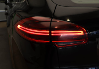 Подержанный автомобиль Porsche Cayenne 2015 года (26 фото)