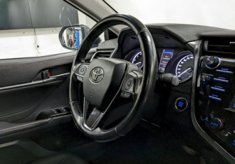 Подержанный автомобиль Toyota Camry Sedan 2019 года (24 фото)