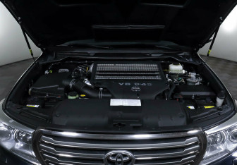 Подержанный автомобиль Toyota Land Cruiser Suv 2014 года (7 фото)