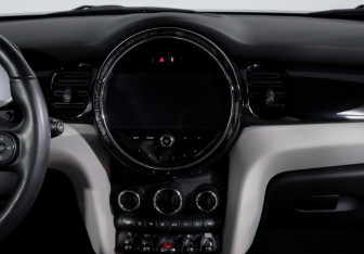 Подержанный автомобиль MINI Hatch 2021 года (13 фото)