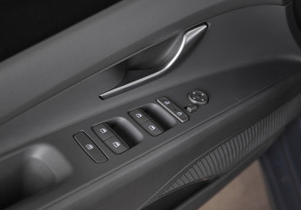 Подержанный автомобиль Hyundai Elantra Sedan 2021 года (7 фото)