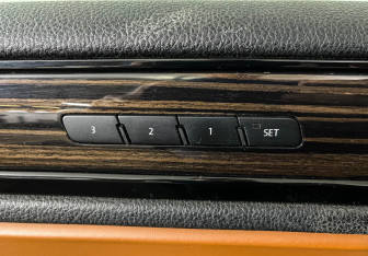 Подержанный автомобиль Volkswagen Touareg 2014 года (17 фото)